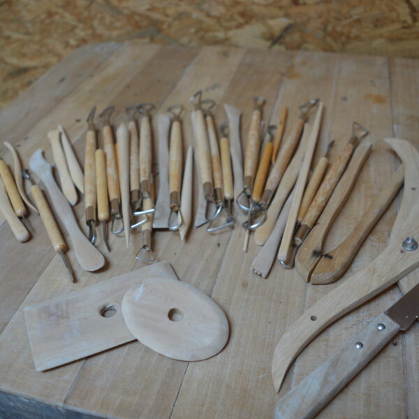 Outils de travail de la terre mirettes estèques ébauchoirs My Little Poterie